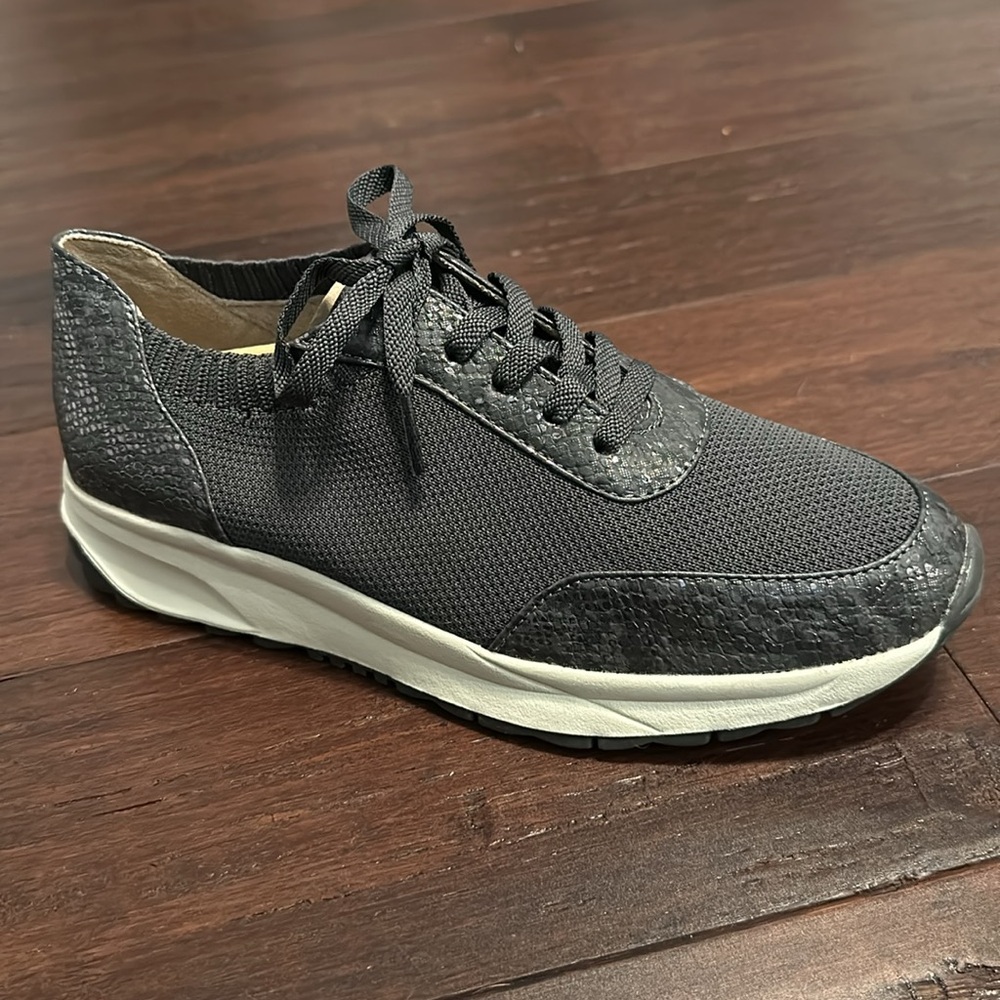 Naturalizer Gray and Silver Sneakers with Thick Sole and Textured Upper